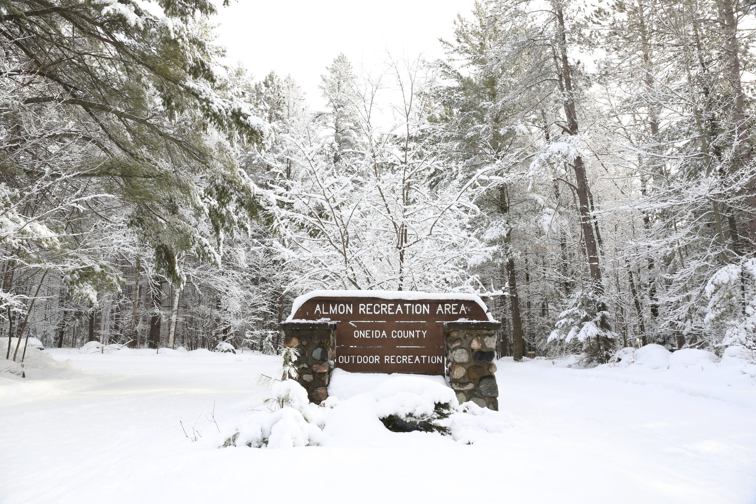 Almon Park Trail | Snowcovered entrance to Almon County Par