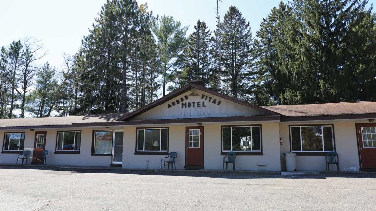 Arbor Vitae Motel exterior