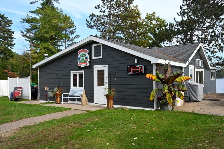 Flick’s Resort Bar & Grill