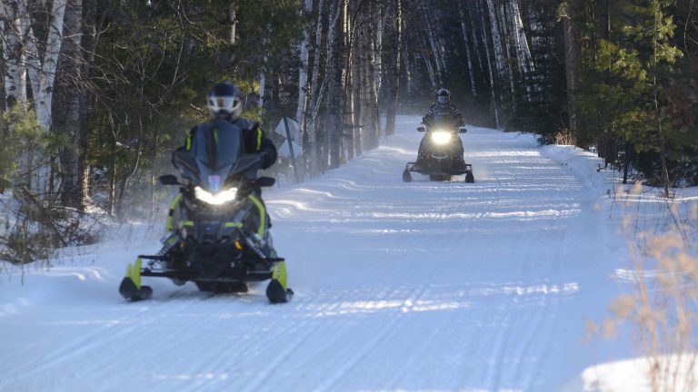 Minocqua Forest Riders Snowmobile Club | Snowmobiles on the trail