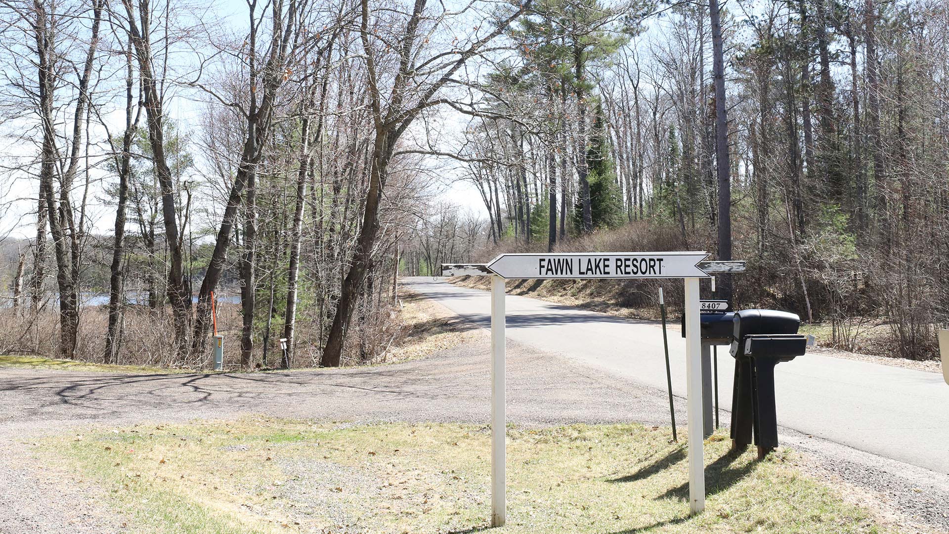 Fawn Lake Resort sign