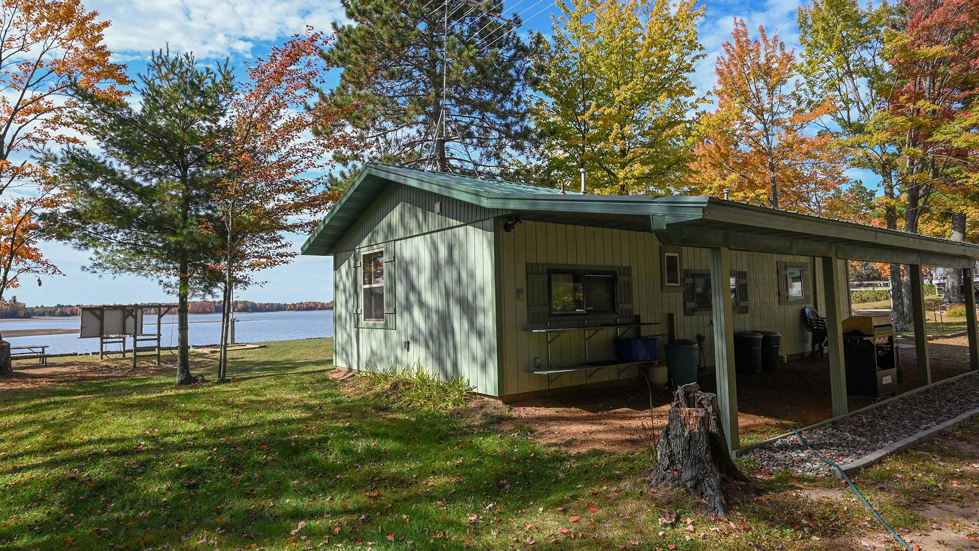 Head to Oneida County this fall | Willow Point Lodge in fall