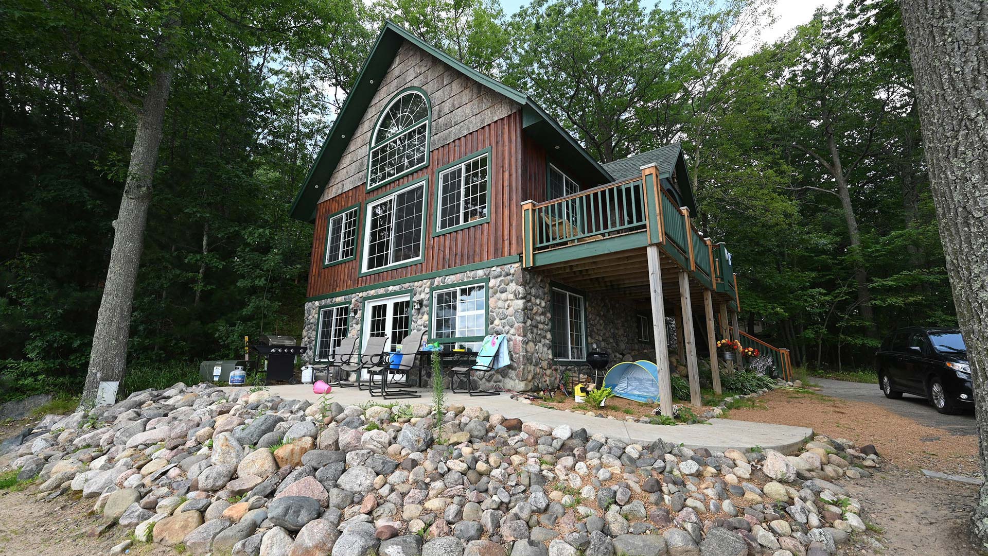 EXPLORE ONEIDA COUNTY THIS SPRING | Exterior shot of Merry Dale Resort