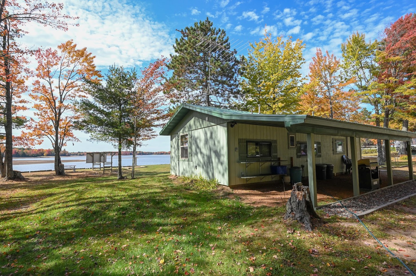 Plan Your Summer Vacation to Oneida County | Exterior shot of Willow Point Lodge surrounded by fall color trees