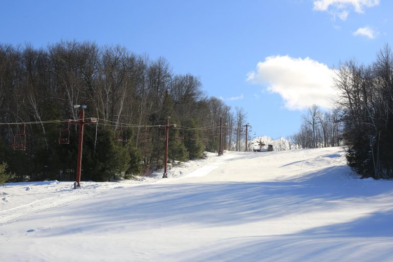 Downhill skiing & snowboarding | Camp 10 snow covered ski hill in Rhinelander Wisconsin