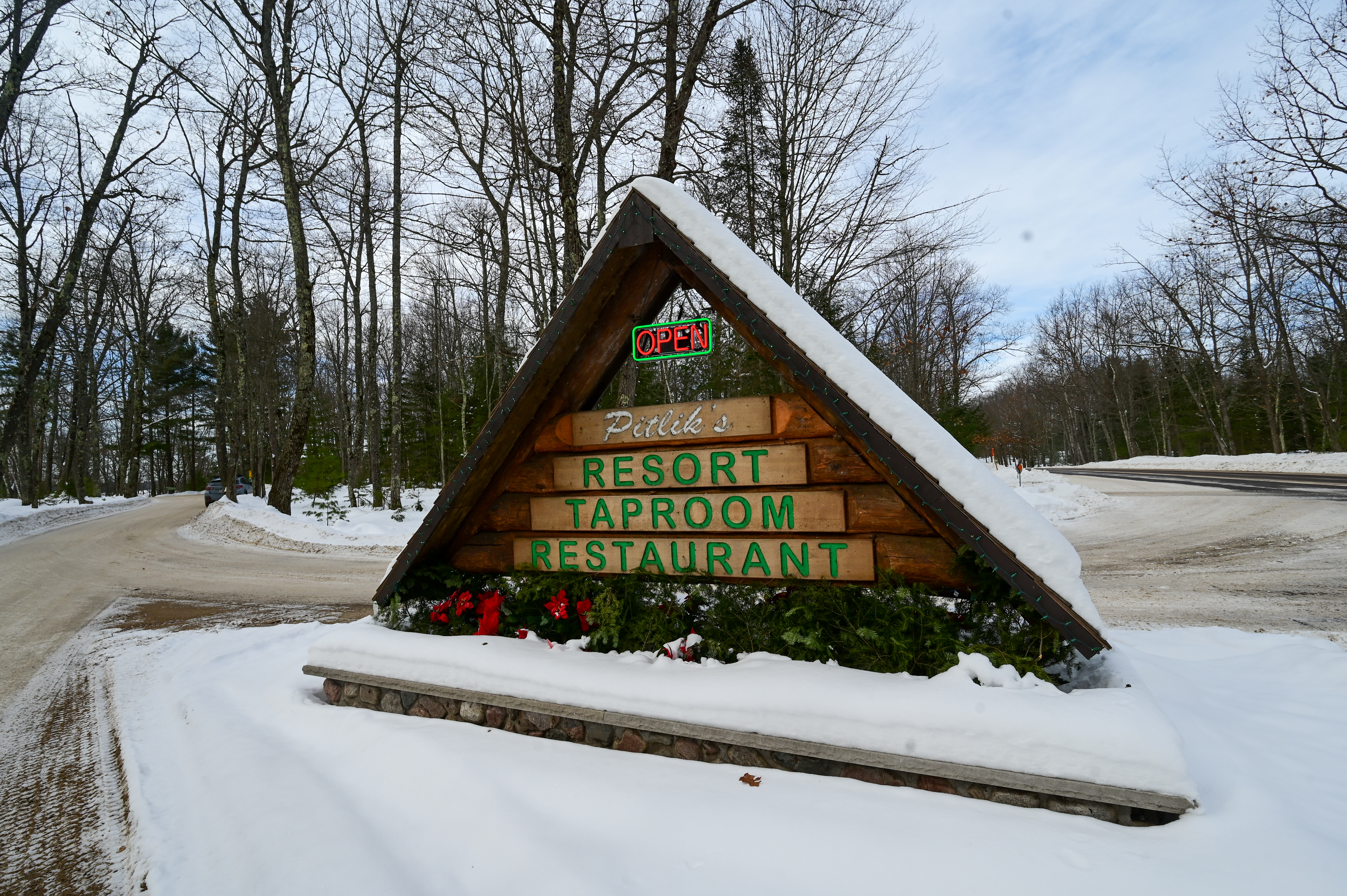 Pitlik’s Sand Beach Resort | Entrance sign to Pitlik's Sand Beach Resort